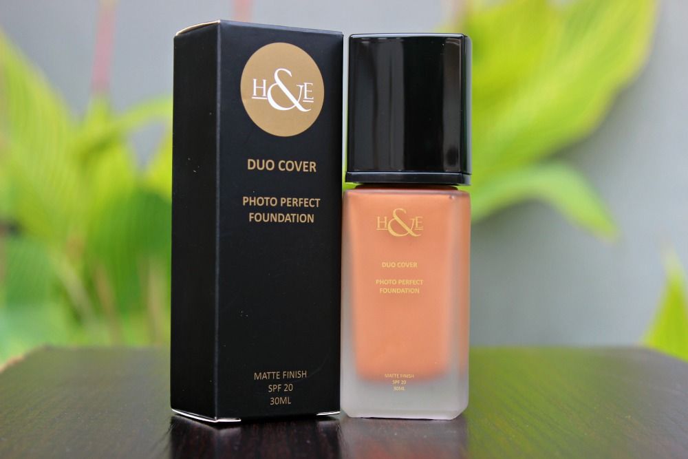 Review Hegai & Esther Duo Cover Liquid Foundation & Loose Powder